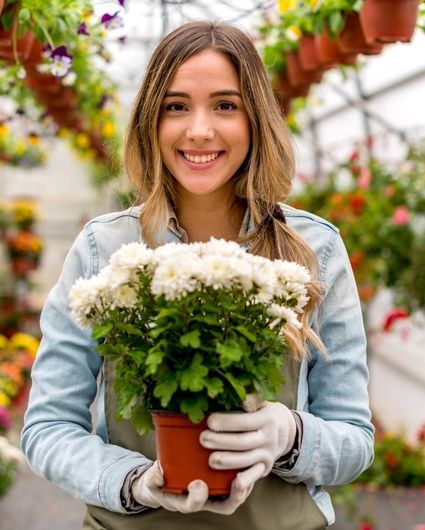 florist worker happy after refinancing